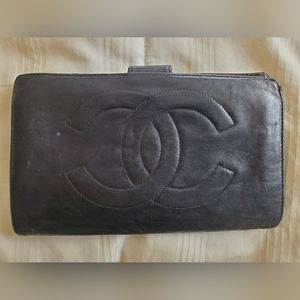 Preowned authentic Chanel lambskin CC logo wallet